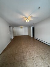 15 Old Academy Rd in Fairfax, VT - Foto de edificio - Building Photo