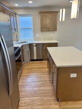 6648 W Devon Ave in Chicago, IL - Building Photo - Building Photo