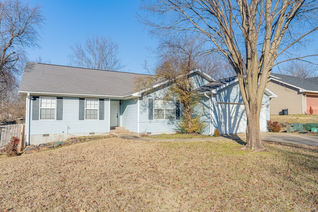 3492 W Essex Dr in Fayetteville, AR - Building Photo