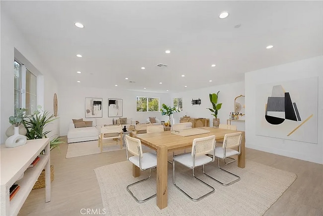 5248 Segals Way in Van Nuys, CA - Building Photo - Building Photo
