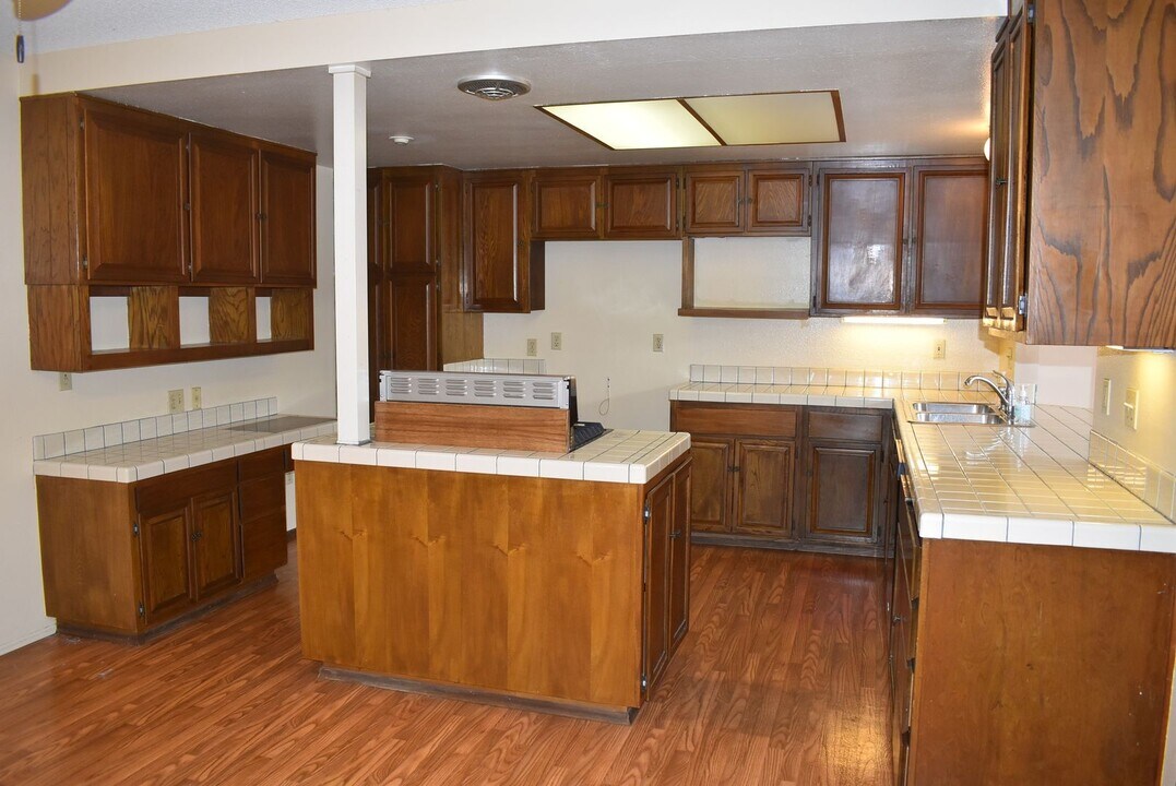 14532 Poway Mesa Dr in Poway, CA - Building Photo