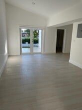 556 E 12th St in Hialeah, FL - Building Photo - Building Photo