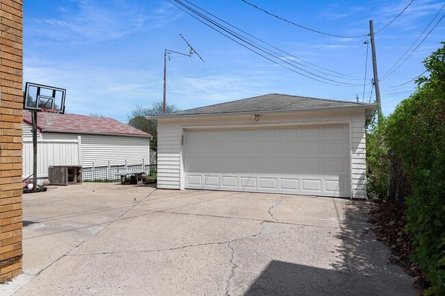 2642 S 69th St in Milwaukee, WI - Building Photo - Building Photo