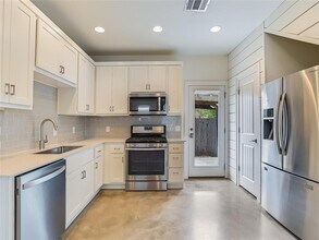 3107 Lyons Rd in Austin, TX - Building Photo - Building Photo