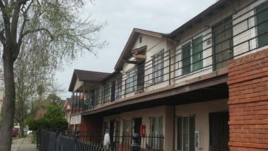 Ashbrook Court Apartments in Oakland, CA - Building Photo - Building Photo