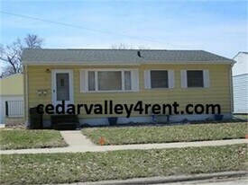 717 Bismark Ave in Waterloo, IA - Building Photo