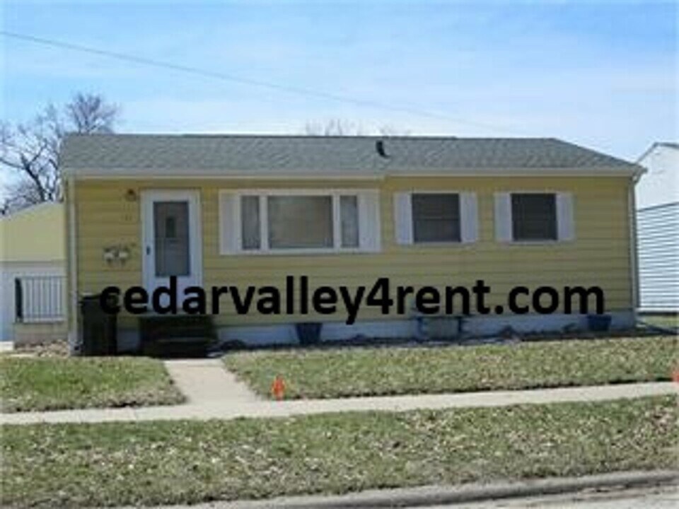 717 Bismark Ave in Waterloo, IA - Building Photo