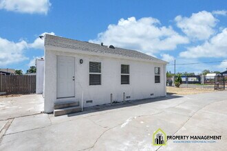 6604 Stacy Ave in Sacramento, CA - Building Photo - Building Photo