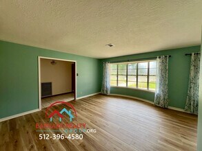 107 Oak Ridge Dr in San Marcos, TX - Building Photo - Building Photo