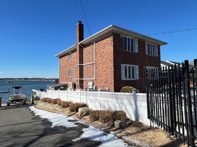 7 Sintsink Dr W in Port Washington, NY - Building Photo