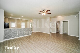 8941 Elizabeth Pk in Converse, TX - Foto de edificio - Building Photo