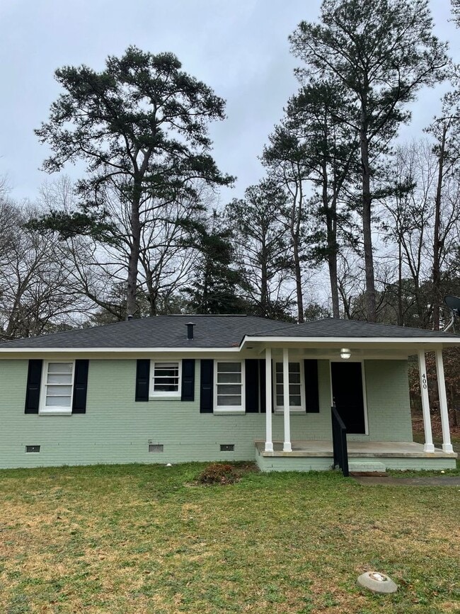 Cute and Newly Renovated Brick One Level H in Auburn, AL - Building Photo - Building Photo