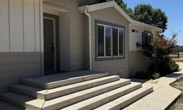10305 Gray Rd in Oakdale, CA - Building Photo - Building Photo