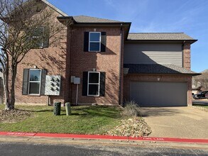 1425 W Villa Maria Rd in Bryan, TX - Building Photo - Building Photo