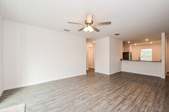 879 Youngreen Dr in Ft. Myers, FL - Building Photo - Building Photo