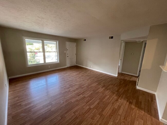 250 Herndon St in Berea, KY - Foto de edificio - Building Photo