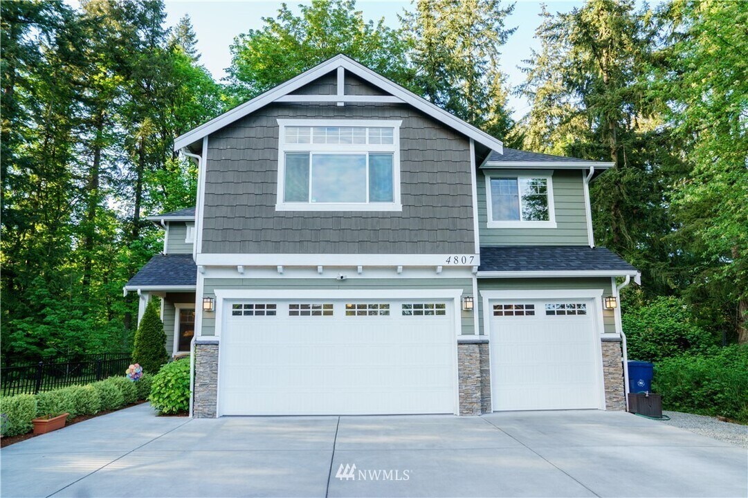 4807 224th St SW in Mountlake Terrace, WA - Building Photo