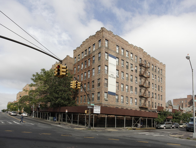 43-09 47th Avenue in Sunnyside, NY - Building Photo - Building Photo