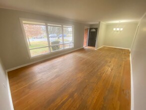1527 Stonewall Blvd in Murfreesboro, TN - Foto de edificio - Building Photo