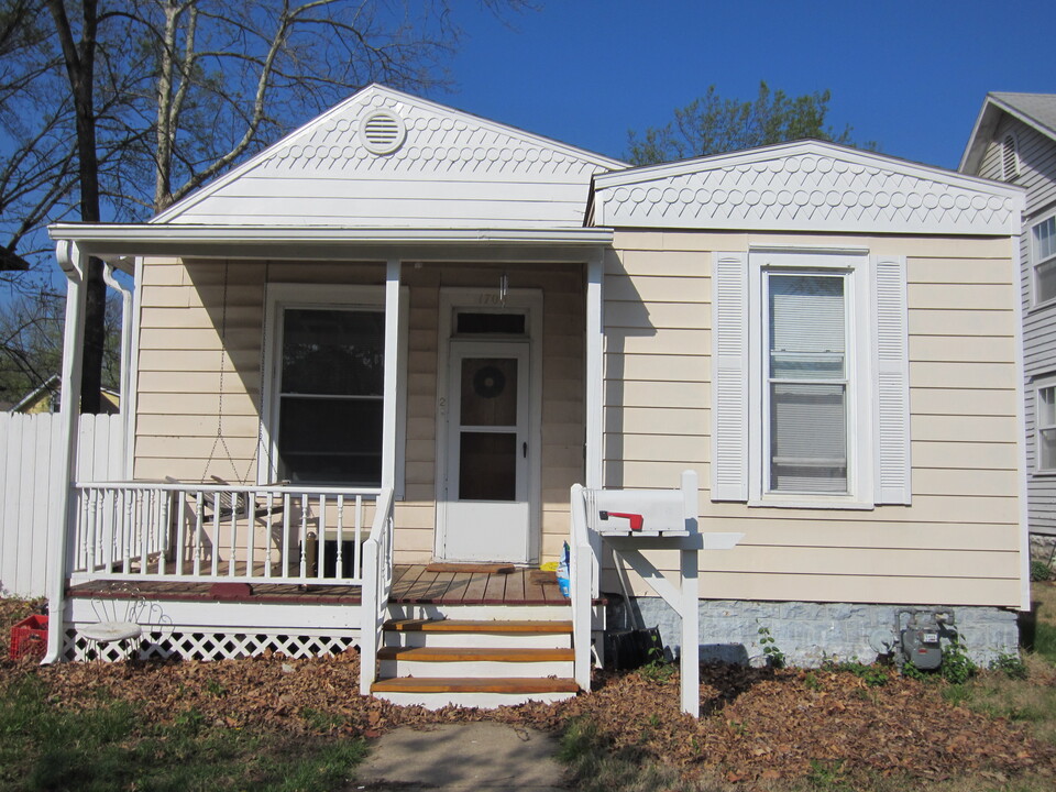 1705 Vermont St, Unit 1 in Lawrence, KS - Foto de edificio