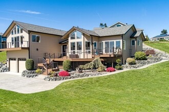 553 E Sunrise Blvd in Oak Harbor, WA - Building Photo - Building Photo