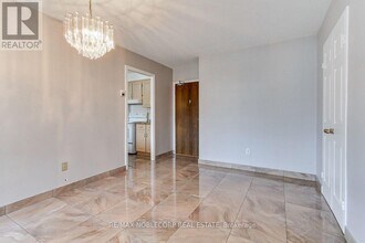 19 Four Winds Dr in Toronto, ON - Building Photo - Building Photo