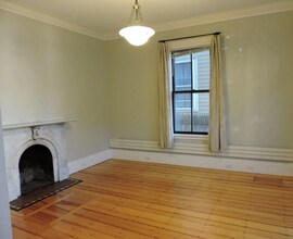 31 Athens St in Cambridge, MA - Building Photo - Building Photo
