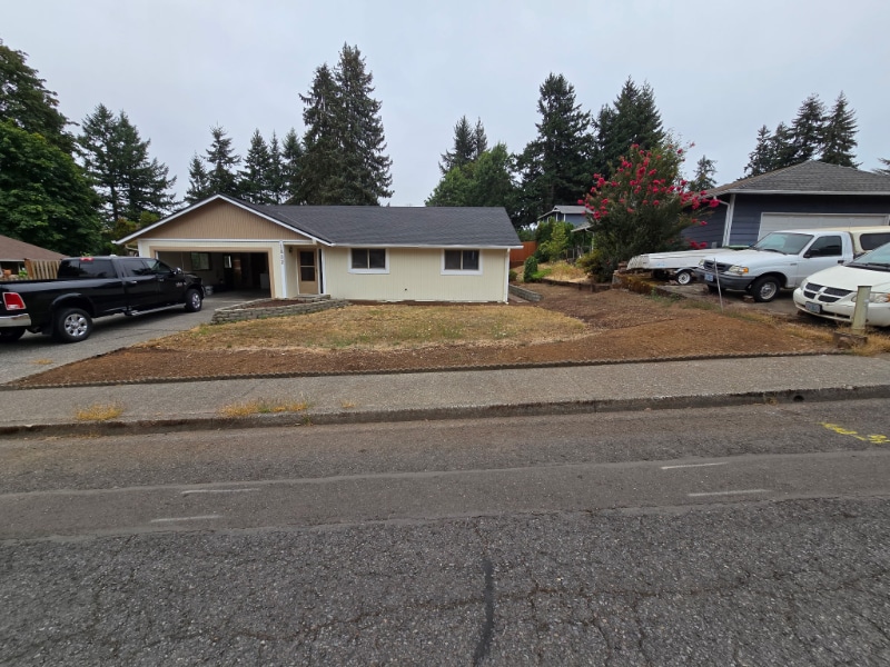 1822 Kent Ave in Stayton, OR - Building Photo