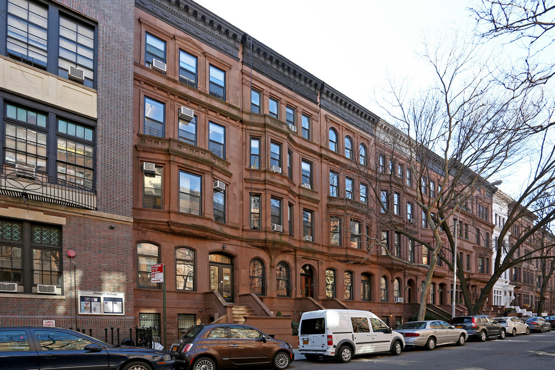 24 W 89th St in New York, NY - Building Photo