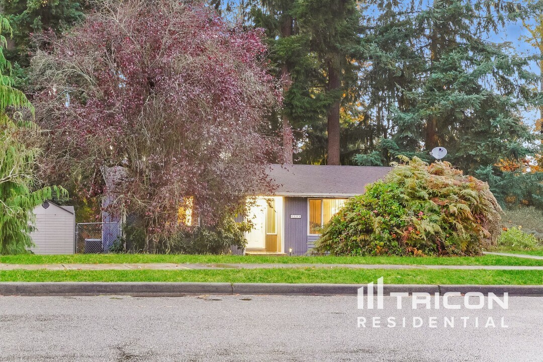 2504 26th St SE in Puyallup, WA - Building Photo