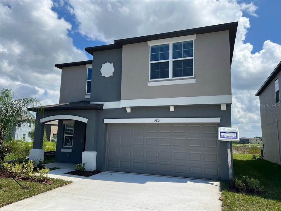 580 Royal Empress Dr in Ruskin, FL - Building Photo