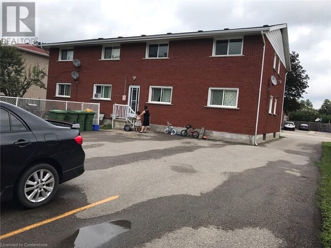122 Lowrey Ave S in Cambridge, ON - Building Photo - Building Photo