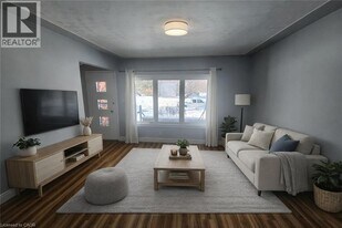 131 Doon Rd in Kitchener, ON - Building Photo