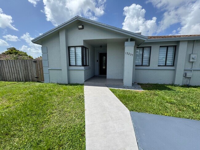 12237 SW 193rd St in Miami, FL - Building Photo - Building Photo