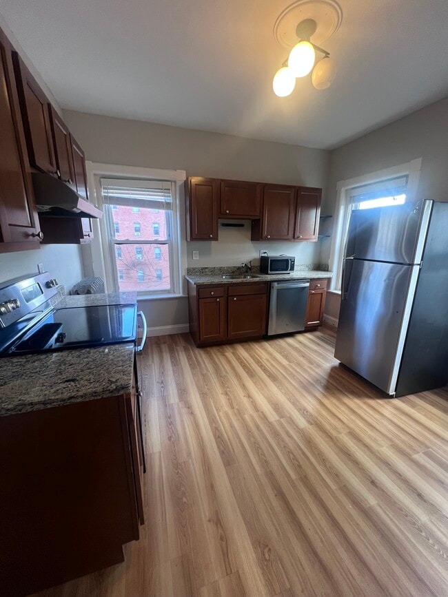507 Green St, Unit H in Cambridge, MA - Building Photo - Building Photo