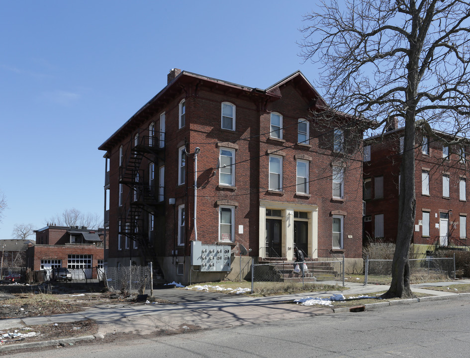 98-100 Edwards St in Hartford, CT - Foto de edificio