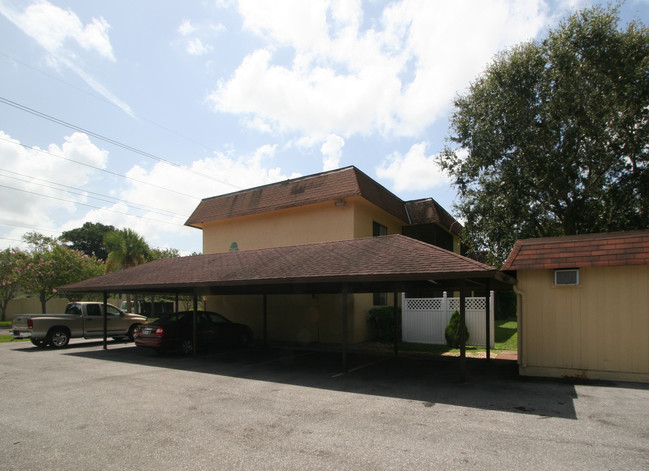 Pinecrest Arms in Sarasota, FL - Foto de edificio - Building Photo