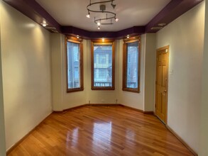 2423 N Lawndale Ave, Unit 2423 N Lawndale 2nd Fl in Chicago, IL - Building Photo - Building Photo