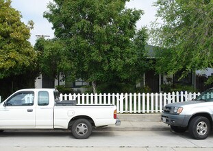 30-34 San Clemente St in Ventura, CA - Foto de edificio - Building Photo