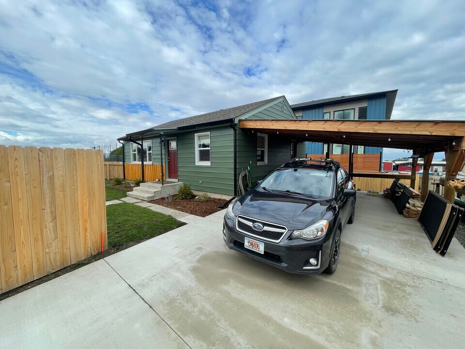 1240 Cannon St in Helena, MT - Foto de edificio