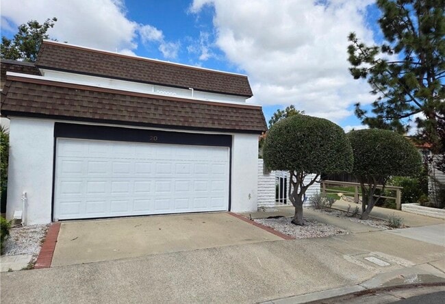 20 Senisa in Irvine, CA - Foto de edificio - Building Photo