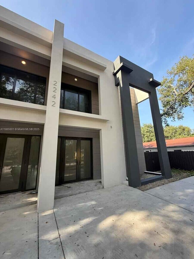 2242 NW 99th Terrace in Miami, FL - Building Photo - Building Photo