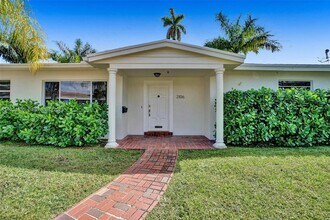 2106 NE 16th Ave in Wilton Manors, FL - Building Photo - Building Photo
