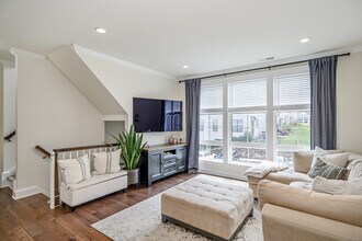 159 Brentwood Cir in Danbury, CT - Building Photo - Building Photo