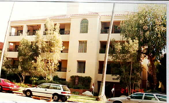 12340 Montana Ave in Los Angeles, CA - Building Photo - Building Photo