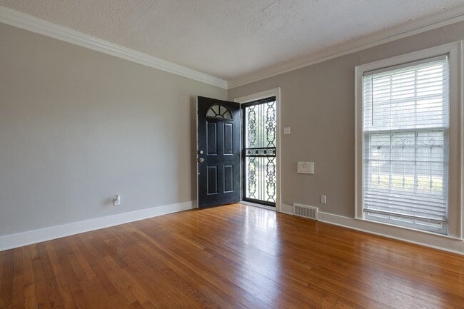 2056 Jackson Ave in Memphis, TN - Building Photo - Building Photo