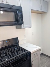 19350 Sherman Way, Unit 125 in Reseda, CA - Foto de edificio - Building Photo
