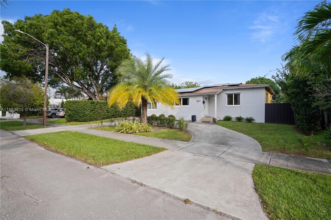 1417 Plunkett St in Hollywood, FL - Building Photo - Building Photo