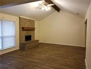 1000 Blue Carriage Ln N in Fort Worth, TX - Building Photo - Building Photo