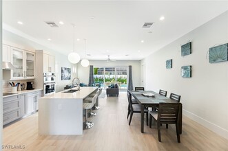 596 111th Ave N in Naples, FL - Foto de edificio - Building Photo